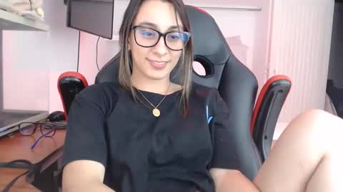 Isa  --------- online show from 11/17/25, 01:00