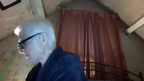 Snapshot of andrew160258 chatting on 04/05/26, 11:57 Andrew online show from 04/05/26, 11:57