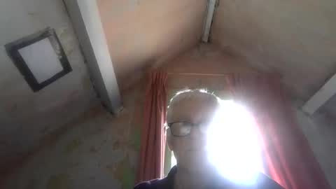 Snapshot of andrew160258 chatting on 04/19/26, 12:04 Andrew online show from 04/19/26, 12:04