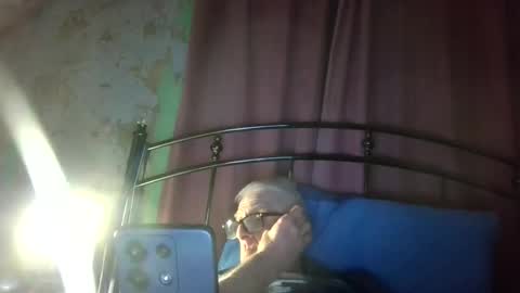 Snapshot of andrew160258 chatting on 05/20/26, 12:28 Andrew online show from 05/20/26, 12:28