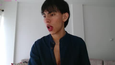 Snapshot of andrew_courtz chatting on 12/15/25, 07:18 Andrew Courtz online show from 12/15/25, 07:18