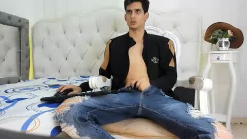 Snapshot of andrew_fucker_ chatting on 12/14/25, 03:12 Andrew online show from 12/14/25, 03:12