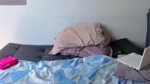 Snapshot of andrew_hot_999 chatting on 11/01/25, 06:43 Andrew online show from 11/01/25, 06:43