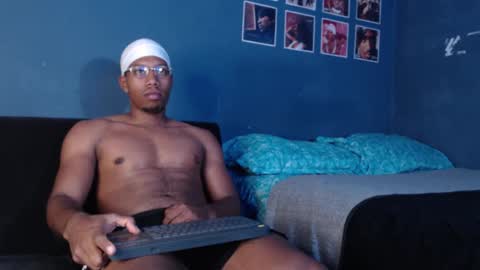 Snapshot of andrew_hoult chatting on 01/25/25, 04:02 Andrew online show from 01/25/25, 04:02