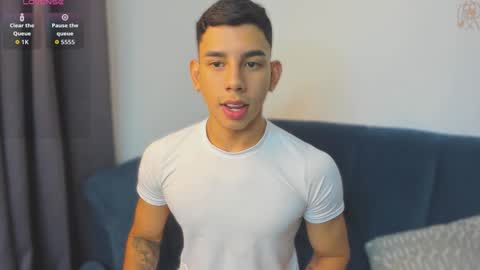 Snapshot of andrew_twink18 chatting on 03/27/26, 11:04 Andrew M. online show from 03/27/26, 11:04