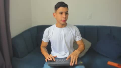 Snapshot of andrew_twink18 chatting on 03/29/26, 06:30 Andrew M. online show from 03/29/26, 06:30