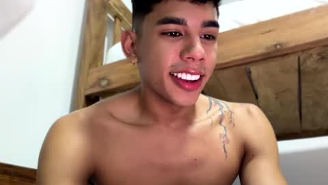Snapshot of andrew_twink18 chatting on 05/13/26, 06:44 Andrew M. online show from 05/13/26, 06:44