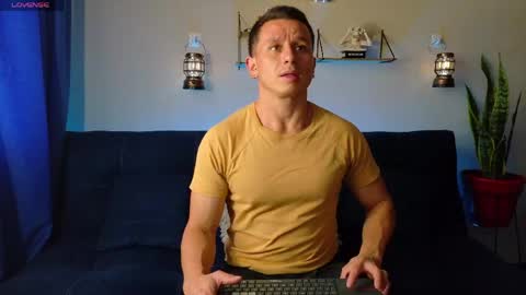 Snapshot of andrewfalcon_ chatting on 05/15/26, 04:25 andrewfalcon_ online show from 05/15/26, 04:25