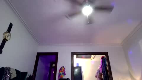 Snapshot of andrewgennie chatting on 11/30/25, 04:05 andrewgennie online show from 11/30/25, 04:05