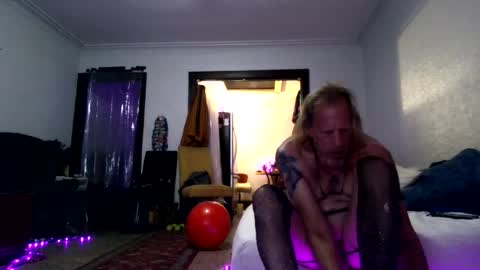 Snapshot of andrewgennie chatting on 07/31/26, 03:06 andrewgennie online show from 07/31/26, 03:06