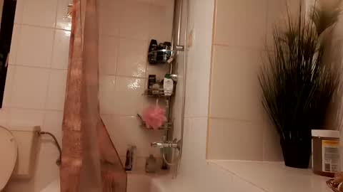 Snapshot of andris40 chatting on 01/18/26, 09:18 andris40 online show from 01/18/26, 09:18