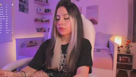 Victoria Senz  online show from 05/01/26, 04:11