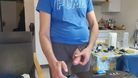 Snapshot of androx77 chatting on 12/20/25, 11:28 androx77 online show from 12/20/25, 11:28