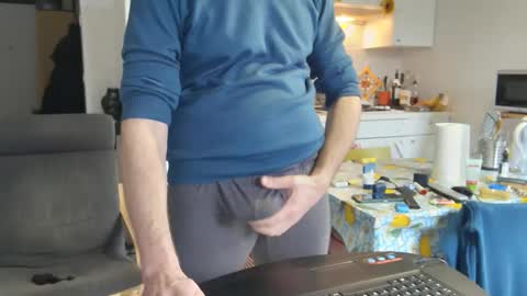 Snapshot of androx77 chatting on 12/21/25, 10:44 androx77 online show from 12/21/25, 10:44