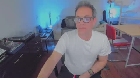 Snapshot of andy0pandi chatting on 09/09/25, 10:42 Andrew online show from 09/09/25, 10:42