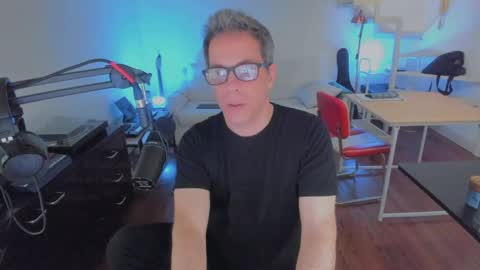 Snapshot of andy0pandi chatting on 09/19/25, 03:24 Andrew online show from 09/19/25, 03:24