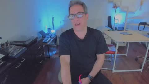 Snapshot of andy0pandi chatting on 09/29/25, 08:24 Andrew online show from 09/29/25, 08:24