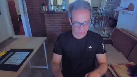 Snapshot of andy0pandi chatting on 02/20/26, 03:45 Andrew online show from 02/20/26, 03:45