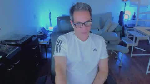 Snapshot of andy0pandi chatting on 03/06/26, 04:42 Andrew online show from 03/06/26, 04:42