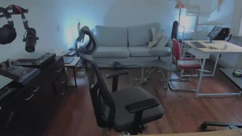 Snapshot of andy0pandi chatting on 03/07/26, 12:02 Andrew online show from 03/07/26, 12:02