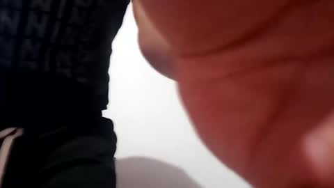 Snapshot of andy101075 chatting on 11/26/25, 05:52 andy101075 online show from 11/26/25, 05:52