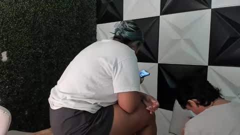 andy_dan1 online show from 12/16/25, 07:52