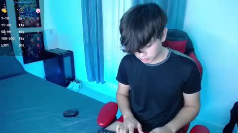 Snapshot of andyboy_19 chatting on 01/13/25, 01:02 andy online show from 01/13/25, 01:02