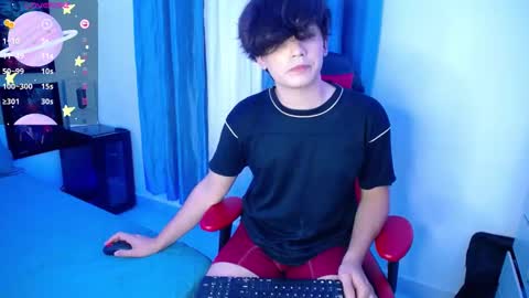 Snapshot of andyboy_19 chatting on 03/08/25, 01:39 andy online show from 03/08/25, 01:39