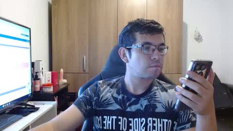 Snapshot of andyisasexmirrage chatting on 12/14/25, 12:38 Andres online show from 12/14/25, 12:38