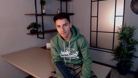 Snapshot of andyjoy_ chatting on 02/05/25, 10:51 Andy Joy online show from 02/05/25, 10:51