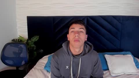 Snapshot of andyjoy_ chatting on 02/15/25, 10:44 Andy Joy online show from 02/15/25, 10:44