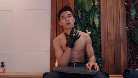 Snapshot of andyjoy_ chatting on 02/19/25, 05:38 Andy Joy online show from 02/19/25, 05:38