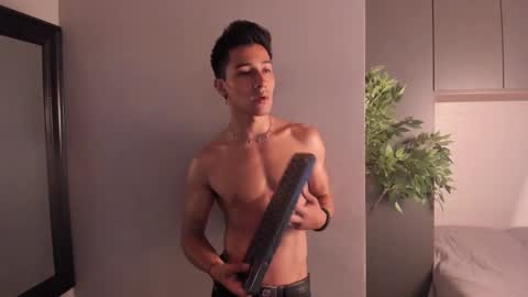 Snapshot of andyjoy_ chatting on 02/20/25, 04:36 Andy Joy online show from 02/20/25, 04:36