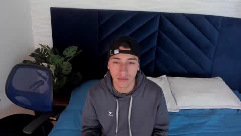 Snapshot of andyjoy_ chatting on 02/22/25, 10:40 Andy Joy online show from 02/22/25, 10:40