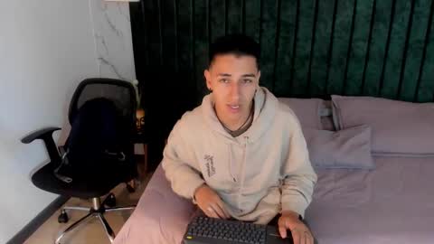 Snapshot of andyjoy_ chatting on 03/02/25, 10:35 Andy Joy online show from 03/02/25, 10:35