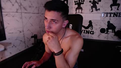 Snapshot of andyjoy_ chatting on 03/03/25, 04:35 Andy Joy online show from 03/03/25, 04:35