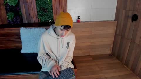 Snapshot of andyjoy_ chatting on 03/06/25, 11:03 Andy Joy online show from 03/06/25, 11:03