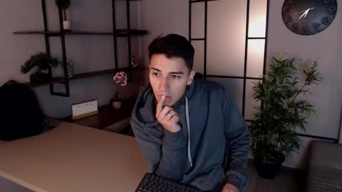 Snapshot of andyjoy_ chatting on 03/08/25, 10:22 Andy Joy online show from 03/08/25, 10:22