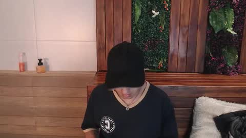 Snapshot of andyjoy_ chatting on 09/29/25, 11:37 Andy Joy online show from 09/29/25, 11:37