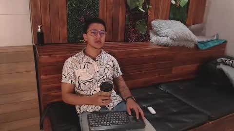 Snapshot of andyjoy_ chatting on 11/10/25, 11:42 Andy Joy online show from 11/10/25, 11:42