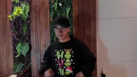 Snapshot of andyjoy_ chatting on 12/04/25, 11:30 Andy Joy online show from 12/04/25, 11:30