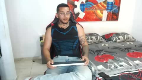Snapshot of andymanfit chatting on 04/17/26, 11:52 Andrs online show from 04/17/26, 11:52