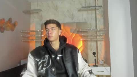 Snapshot of andypalmer_ chatting on 12/24/24, 12:00 andy palmer online show from 12/24/24, 12:00