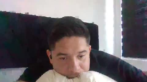 Snapshot of andyzeta10 chatting on 12/16/24, 05:33 andyzeta10 online show from 12/16/24, 05:33