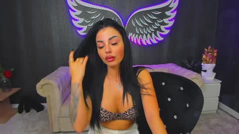 Snapshot of anemariejolie chatting on 12/21/24, 05:18 Anne online show from 12/21/24, 05:18