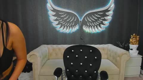 Snapshot of anemariejolie chatting on 01/25/25, 10:50 Anne online show from 01/25/25, 10:50