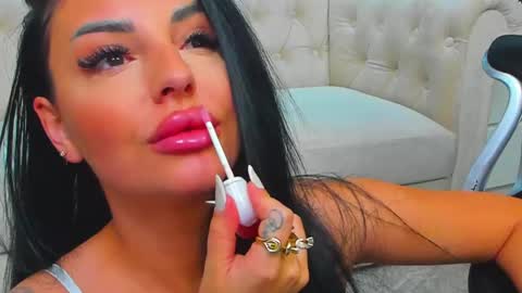 Snapshot of anemariejolie chatting on 02/11/25, 10:18 Anne online show from 02/11/25, 10:18