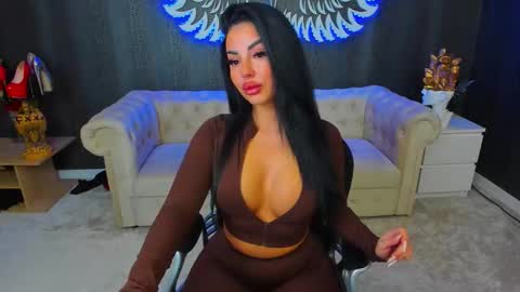 Snapshot of anemariejolie chatting on 10/03/25, 04:59 Anne online show from 10/03/25, 04:59