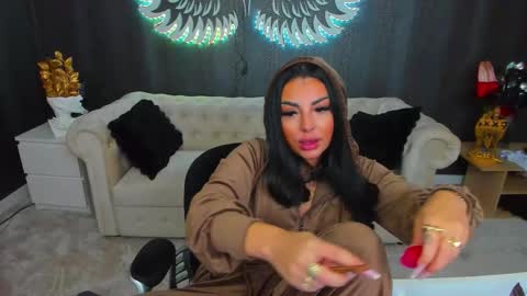 Snapshot of anemariejolie chatting on 12/16/25, 05:18 Anne online show from 12/16/25, 05:18