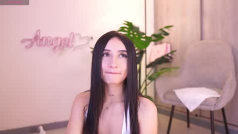 Angel online show from 09/19/25, 05:35